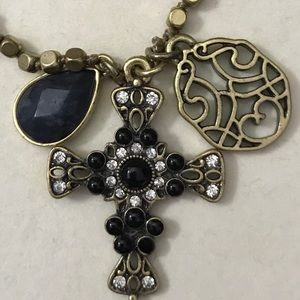 Vtg🦋 Gothic Cross necklace